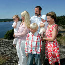 Queen Sonja and the Crown Prince's family at Mågerø (Photo: Bjørn Sigurdsøn, Scanpix)